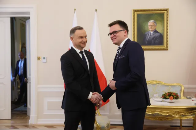 Andrzej Duda spotkał się z Szymonem Hołownią. Internauci natychmiast to podchwycili [MEMY]