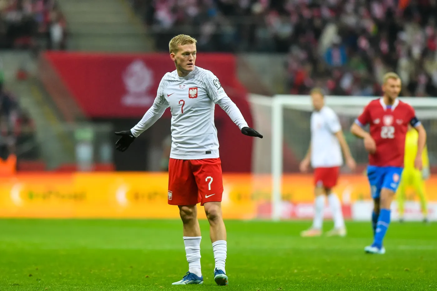 Świderski w przerwie odwieziony do szpitala. Dramat polskiego piłkarza