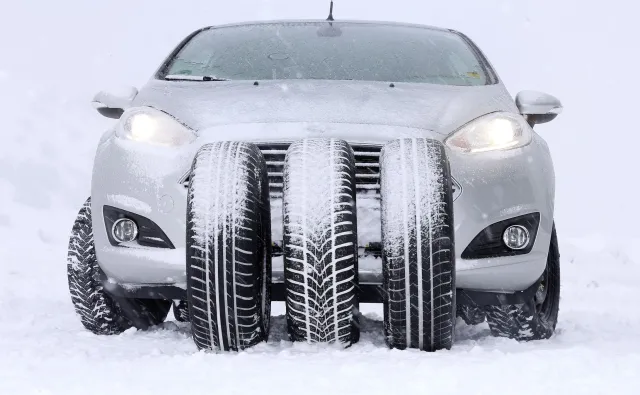 Opony zimowe czy całoroczne? Zobacz, które wybrać, żeby nie stracić