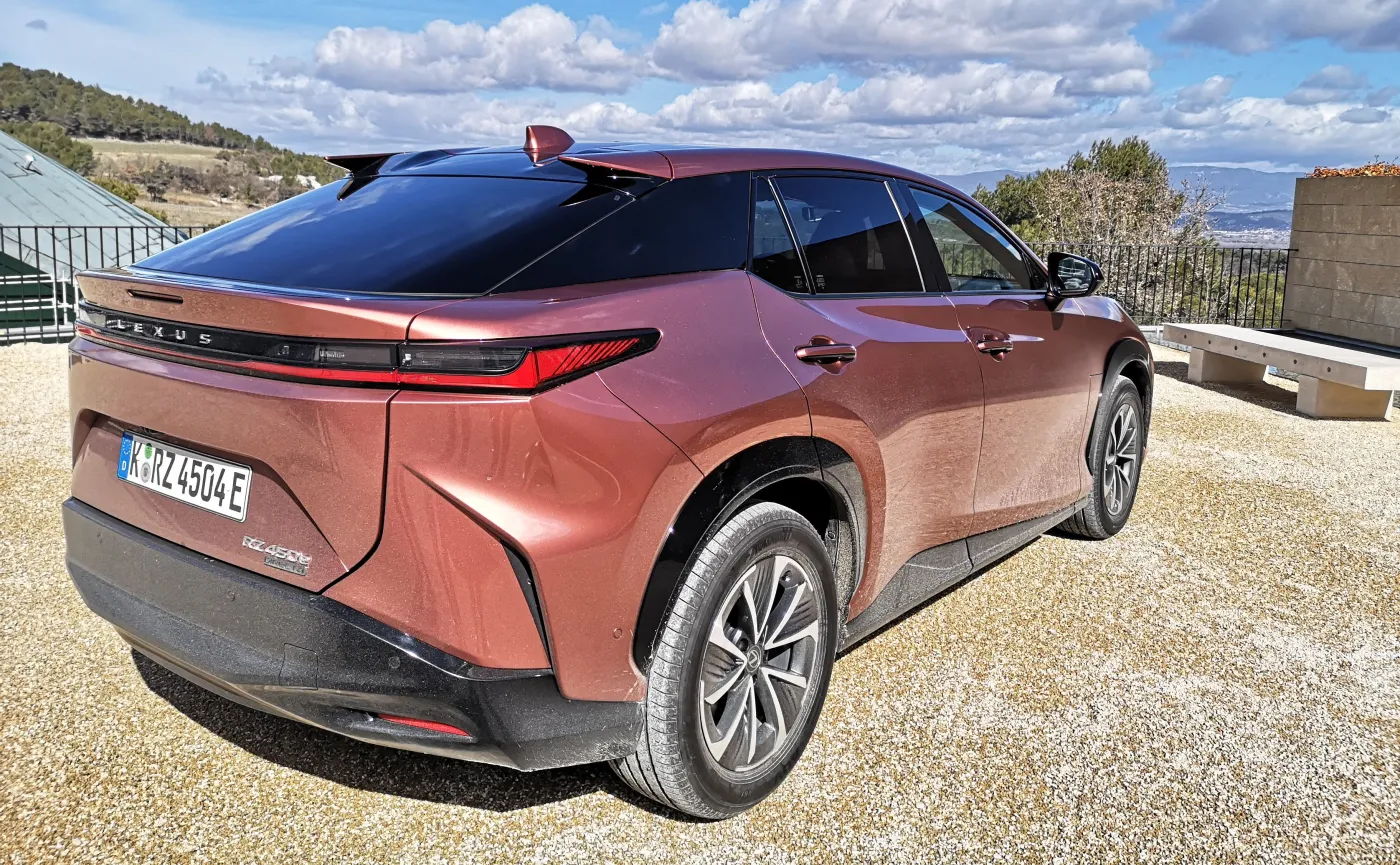 lexus-rz-450e-38008277.jpeg