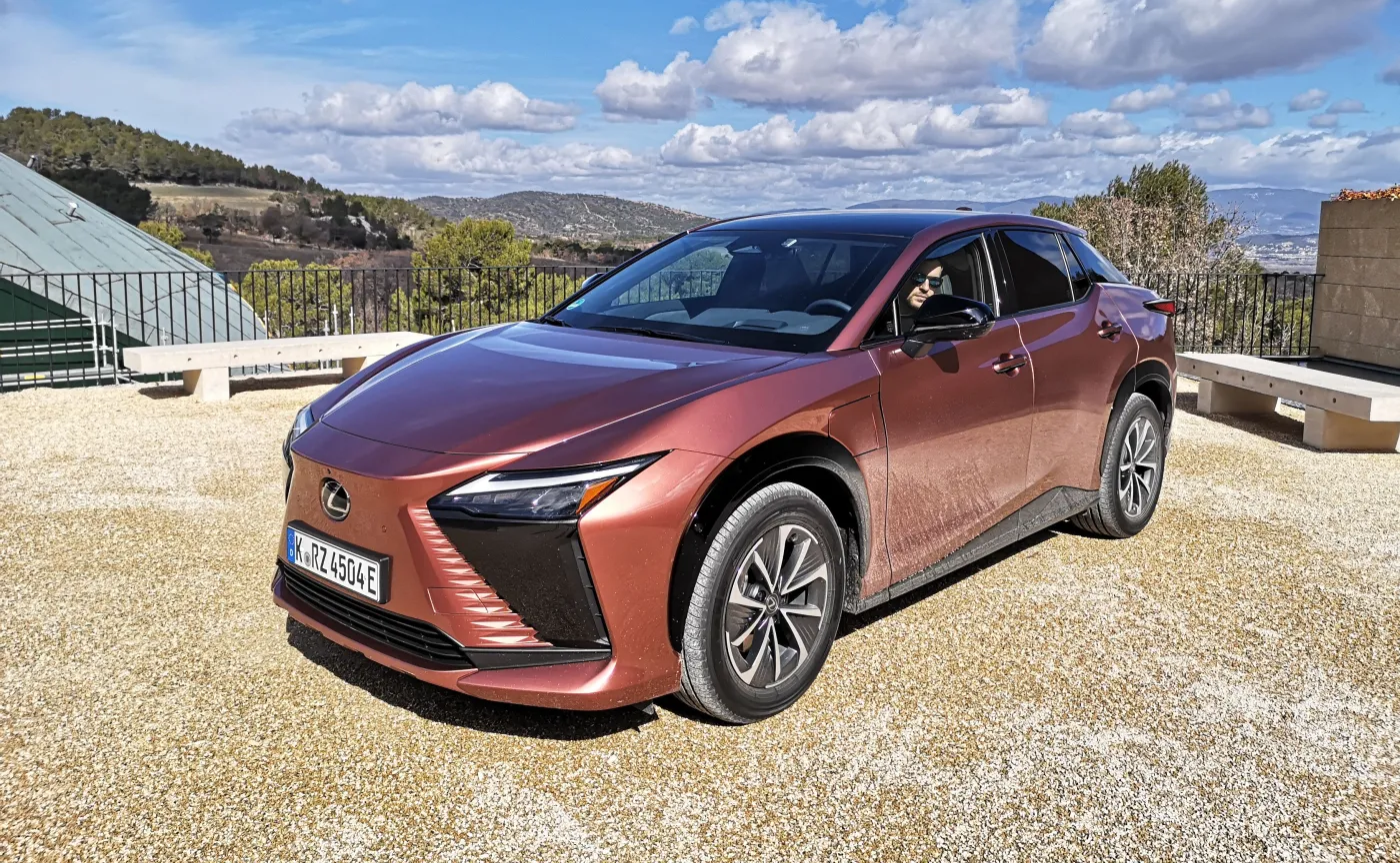 lexus-rz-450e-38008279.jpeg