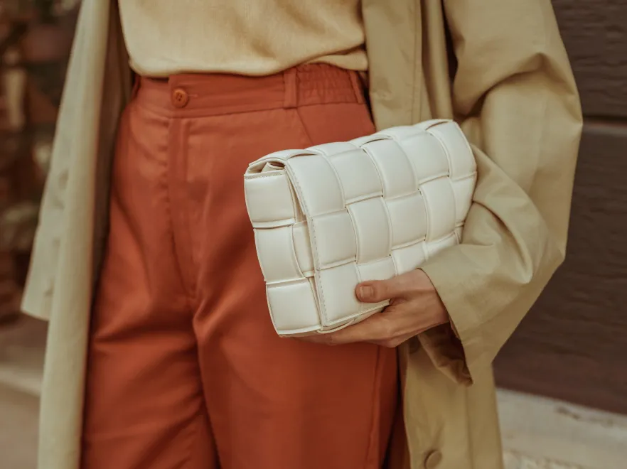 Torebki pikowane i miękkie niczym puchowa kurtka. Zobacz, jakie modele są trendy [FOTO]