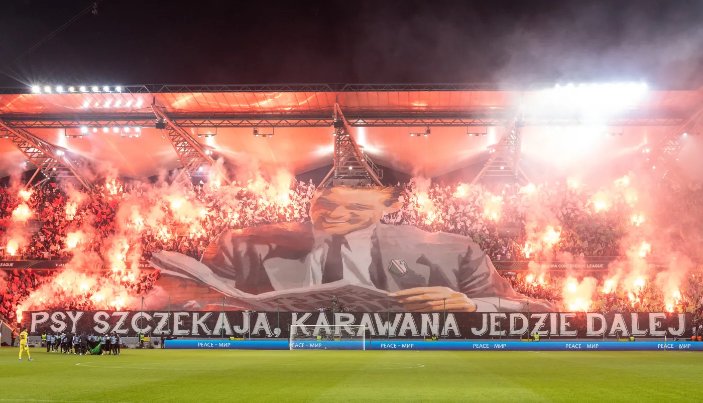 Legia znów ukarana za "grzechy" kibiców. UEFA nałożyła kolejną dotkliwą karę