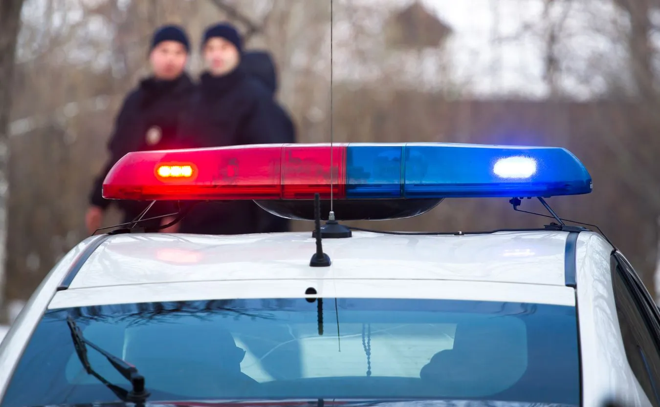 Dziewczynka wpadła do studni o głębokości pięciu pięter. Matka wskoczyła za nią