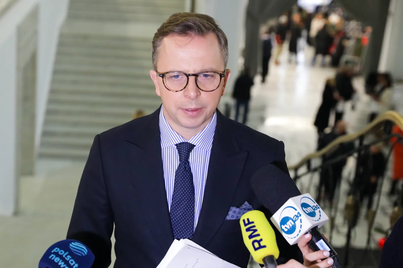 Joński ujawnia ogromne zarobki prawej ręki Kurskiego w TVP. "3 mln w 3 lata"