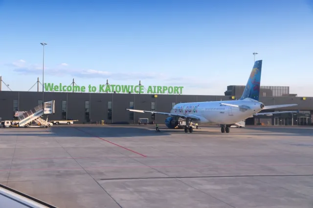 Katowice Airport. Ewakuacja 200 osób i awaryjne lądowanie samolotu