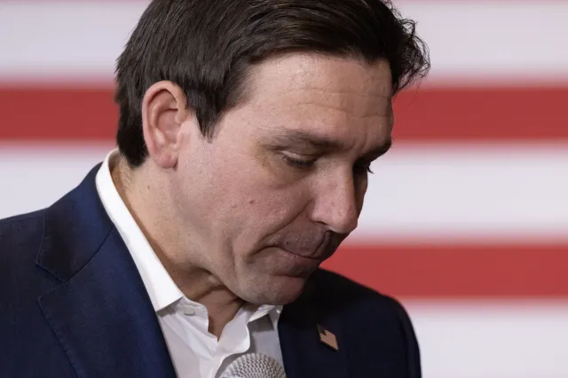 Ron DeSantis wycofuje się z wyścigu o Biały Dom. Trump może być zadowolony