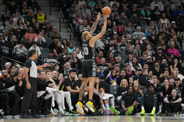 Liga NBA. Najsłabszy występ Sochana od 30 grudnia. 33. porażka Spurs [WIDEO]