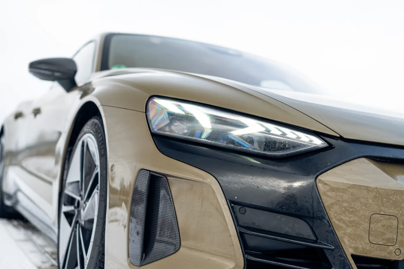 Audi RS e-tron GT kontra zima. Tak jeździ 600-konny elektryk, gdy za oknem mróz