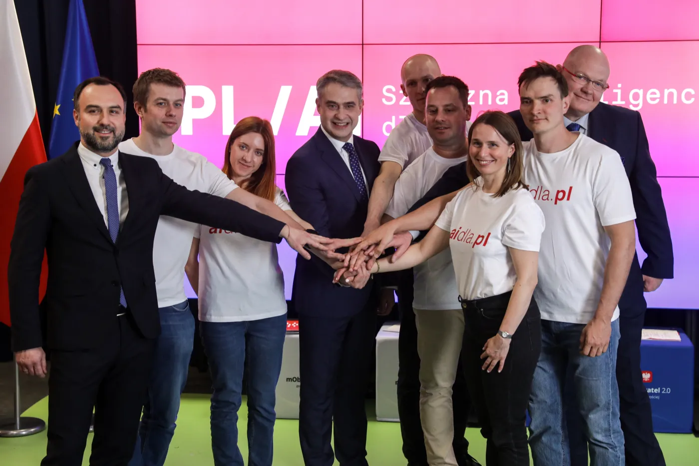 "Ogromna szansa dla Polski". Powstał "dream team" do spraw sztucznej inteligencji