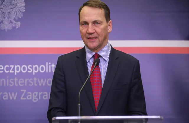 "Kreatywne rozwiązanie" ws. reparacji wojennych od Niemiec. Sikorski: Sprawa została zamknięta