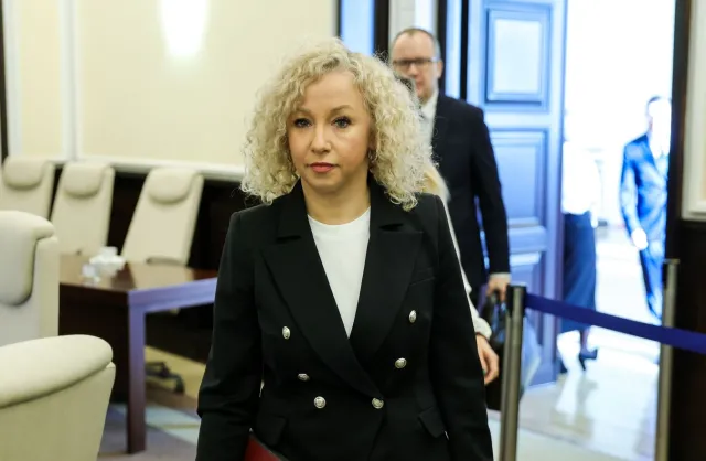 Społeczność LGBT w szkole. Ministra Kotula: Jest najbardziej narażona na dyskryminację