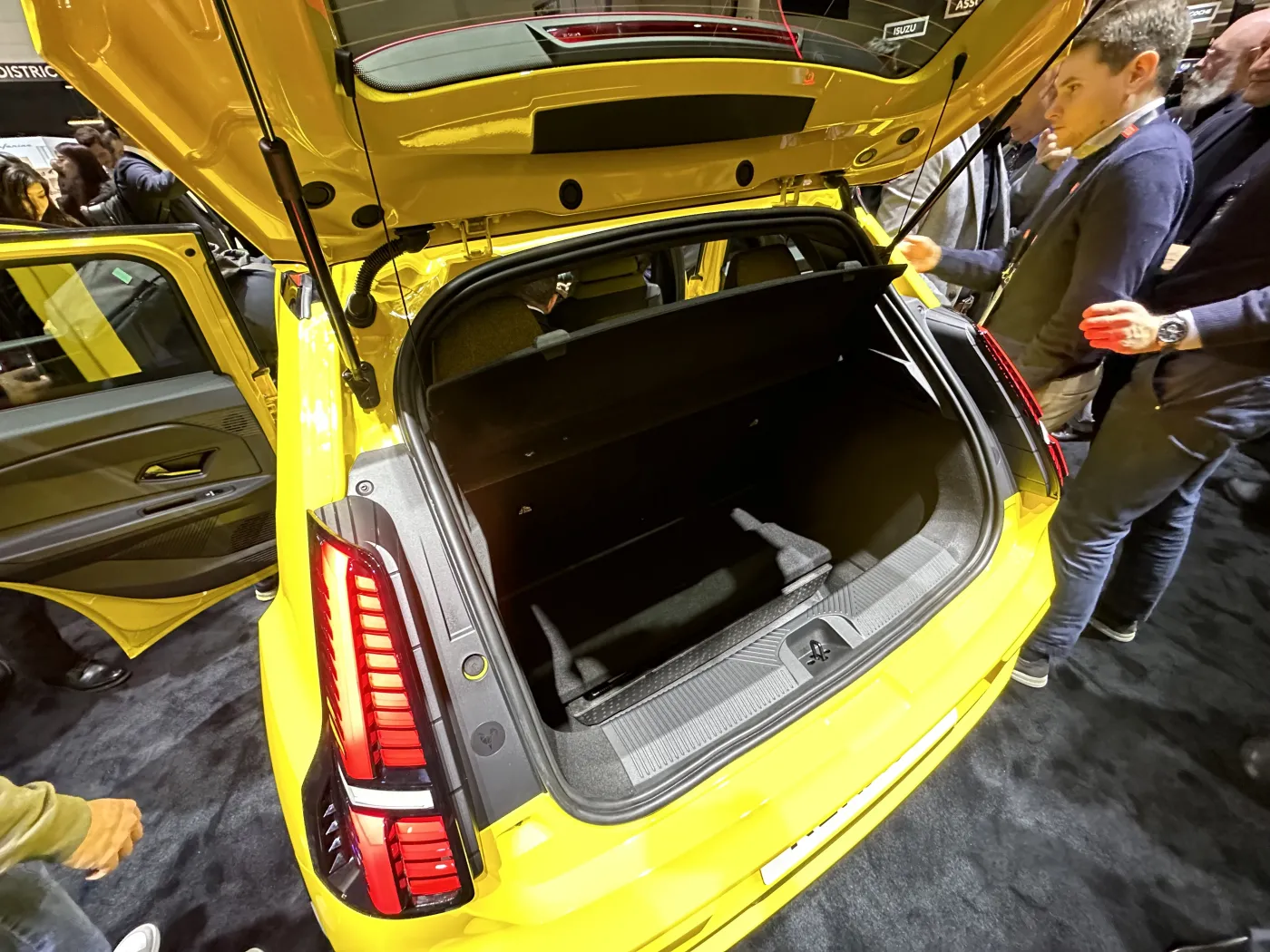 nowe-renault-5-38104334.jpg