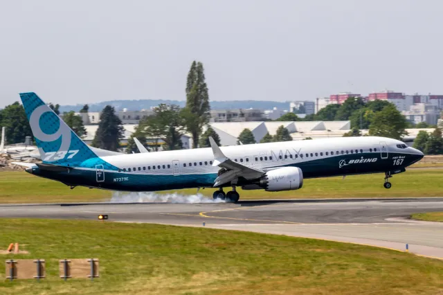 Władze kontrolują awaryjne drzwi w samolotach Boeing 737-900ER. Wszystko przez wypadek