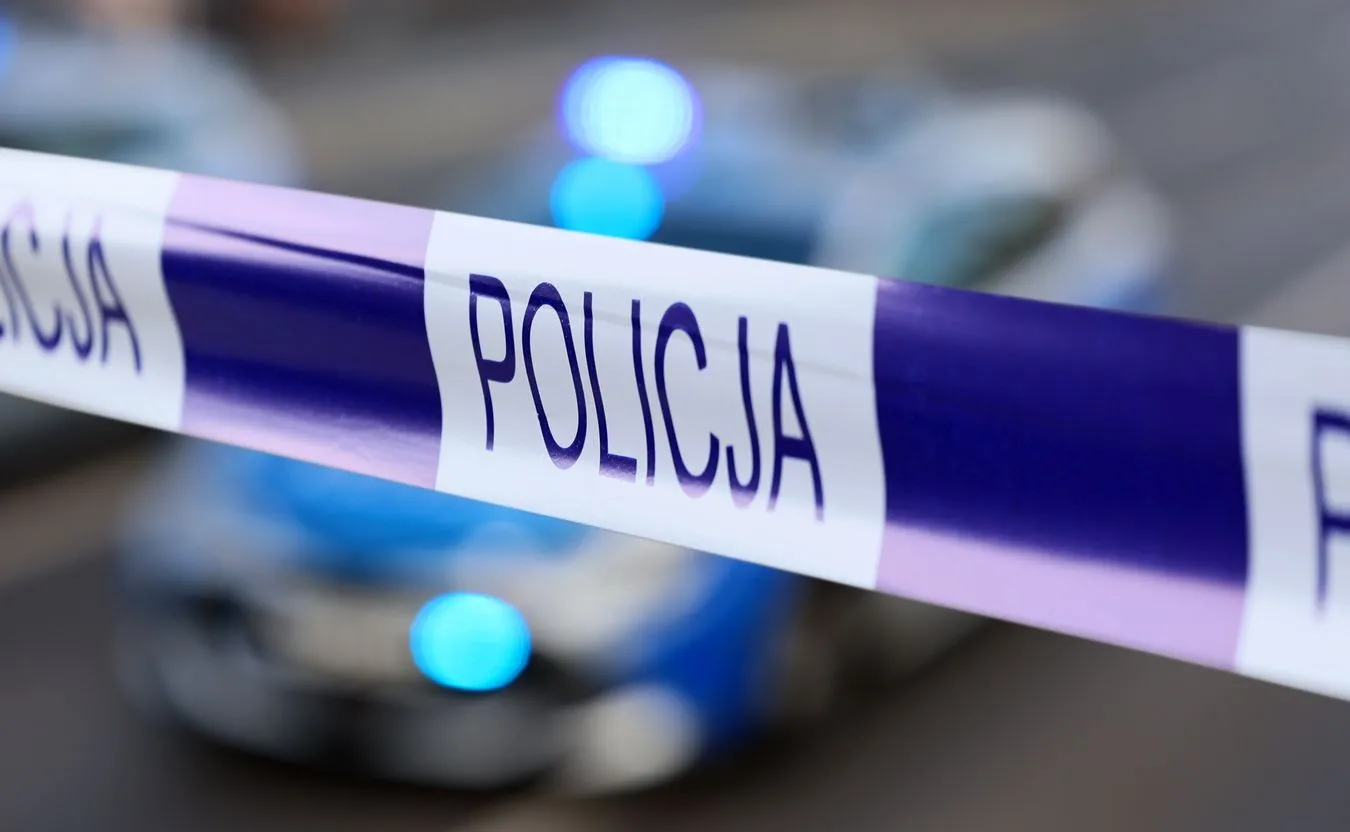 Tragiczny wypadek pod Warszawą. Nie żyją dwie młode osoby po fatalnym manewrze kierowcy