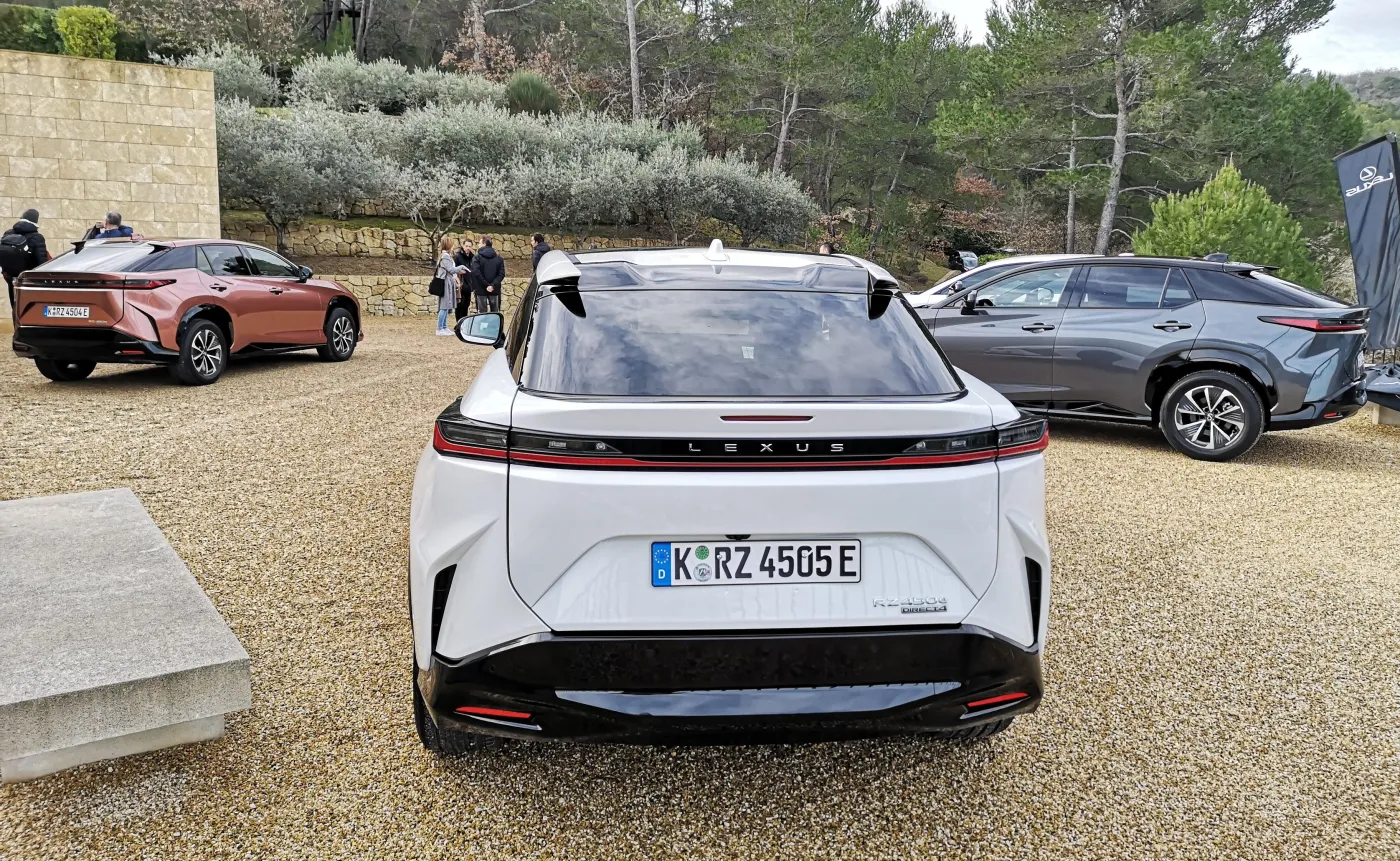 lexus-rz-450e-38008280.jpeg