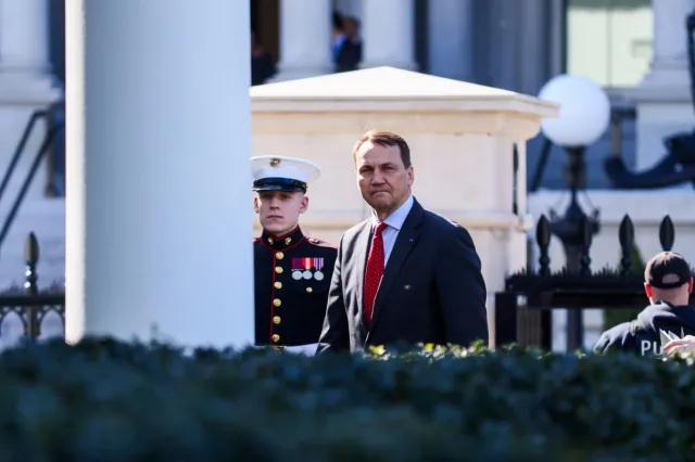 Sikorski masowo odwołał ambasadorów. Będą problemy z powołaniem nowych?