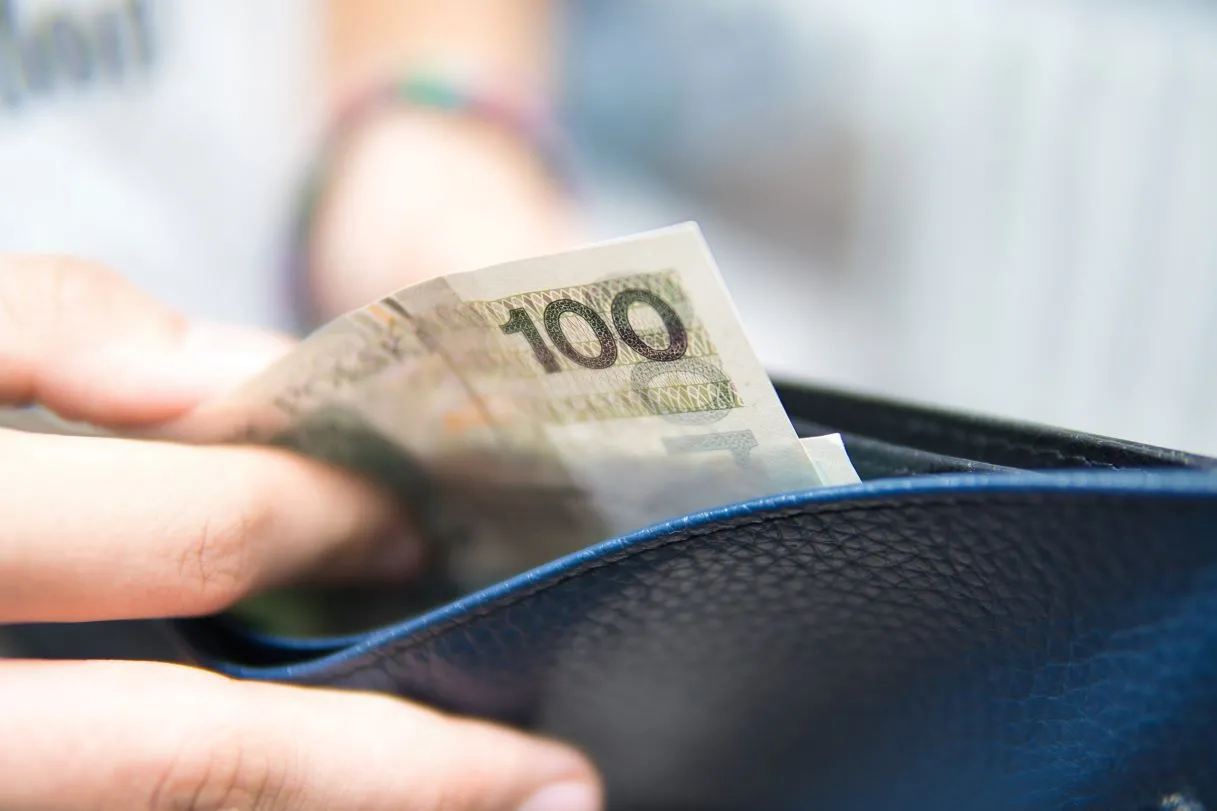 Zasiłek pielęgnacyjny tylko 215,84 zł. To się zmieni. Waloryzacja do 15 sierpnia 2024 r.