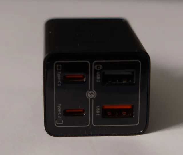 Nowa ładowarka Baseus. GaN6 Pro nakarmi cztery urządzenia naraz