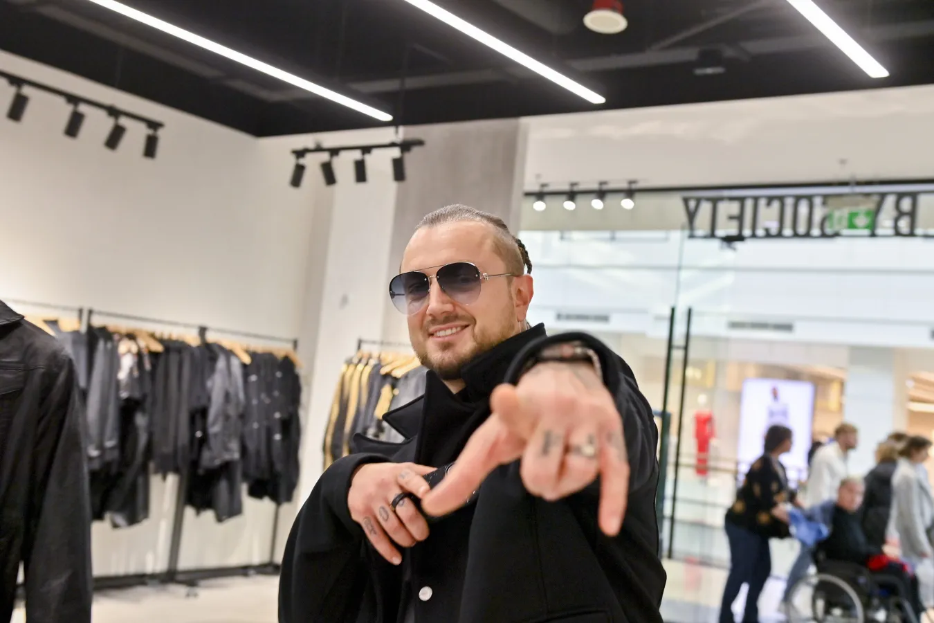 Baron się ustatkował, a wcześniej był pożeraczem serc. Lista jego dziewczyn jest długa [FOTO]