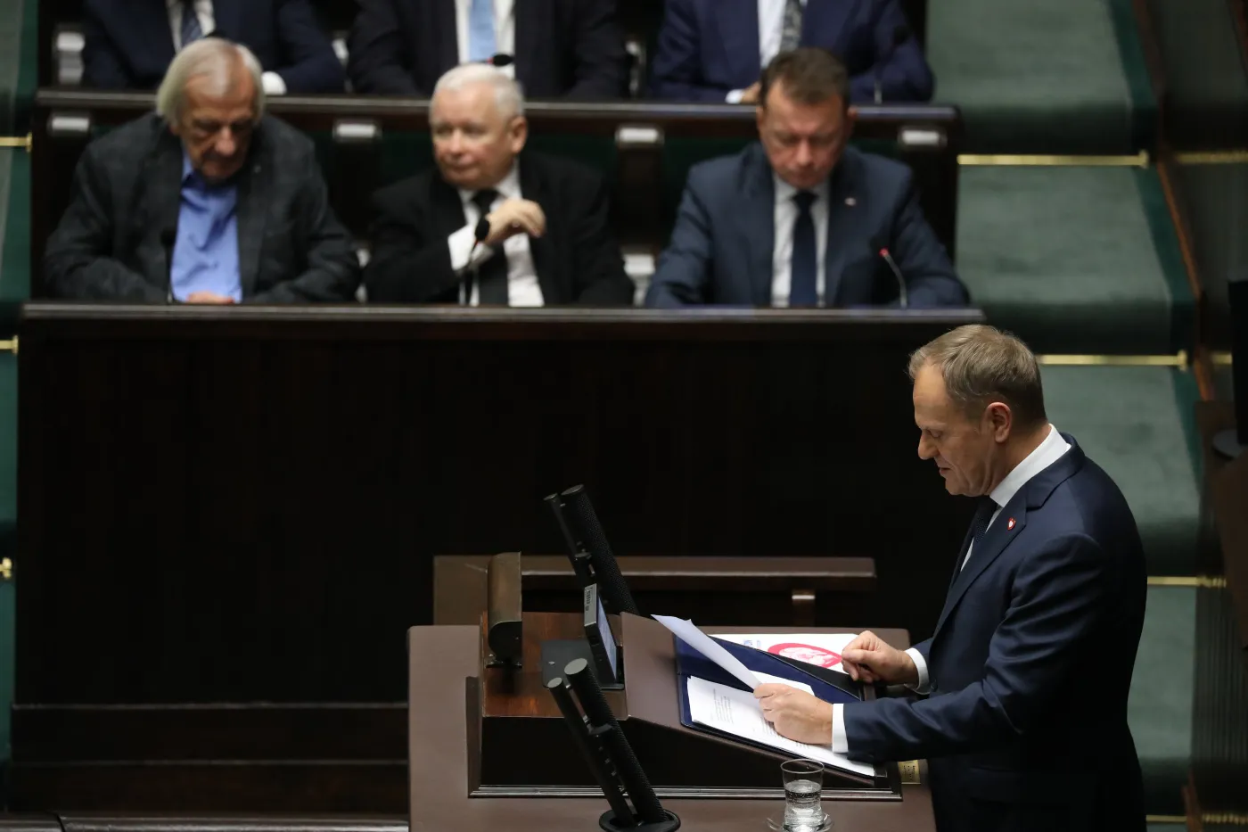 Samorząd w partyjnych kleszczach. Tusk z Kaczyńskim po raz kolejny zdecydowali za wszystkich [OPINIA]