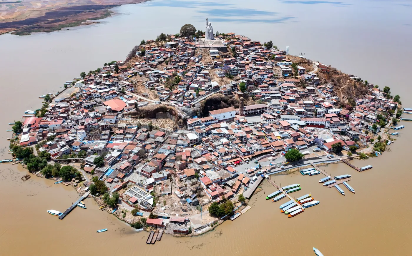 To jedno z najpopularniejszych jezior w Meksyku. Wysycha, bo gangi kradną wodę