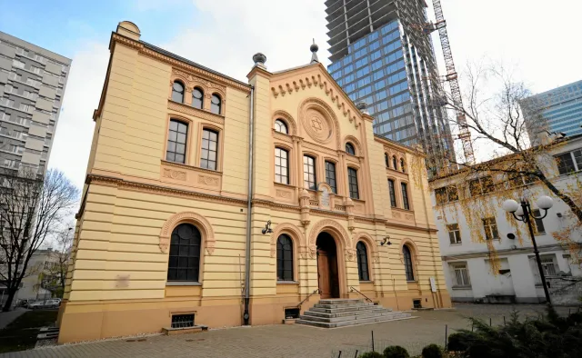 Próba podpalenia Synagogi Nożyków. Polski MSZ, prezydent, dyplomaci jednym głosem potępili atak