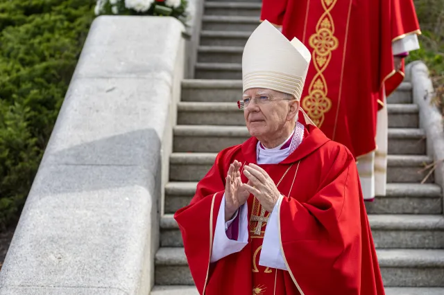 "Castel Gandolfo" abp. Jędraszewskiego. Kuria eksmitowała księdza z dnia na dzień