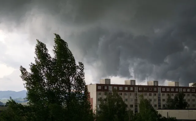 "Bomba meteorologiczna" i wichury ponad 200 km/h w Europie. Ciaran zmierza do Polski