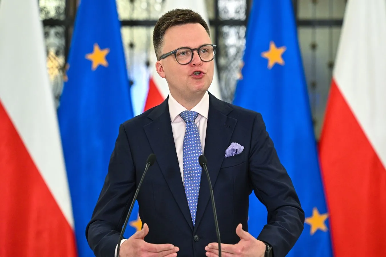 Afera w komisji ds. pedofilii. Ruch Szymona Hołowni