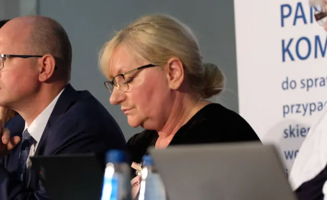 Chrobak odwołana z komisji ds. pedofilii? Wnioskuje o odtajnienie uzasadnienia