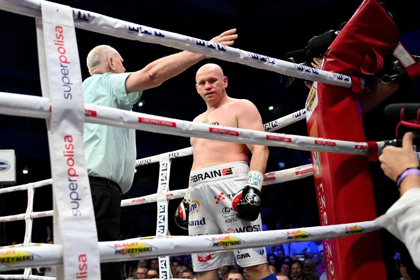 Różański stracił mistrzowski pas. W pierwszej rundzie trzy razy leżał na deskach