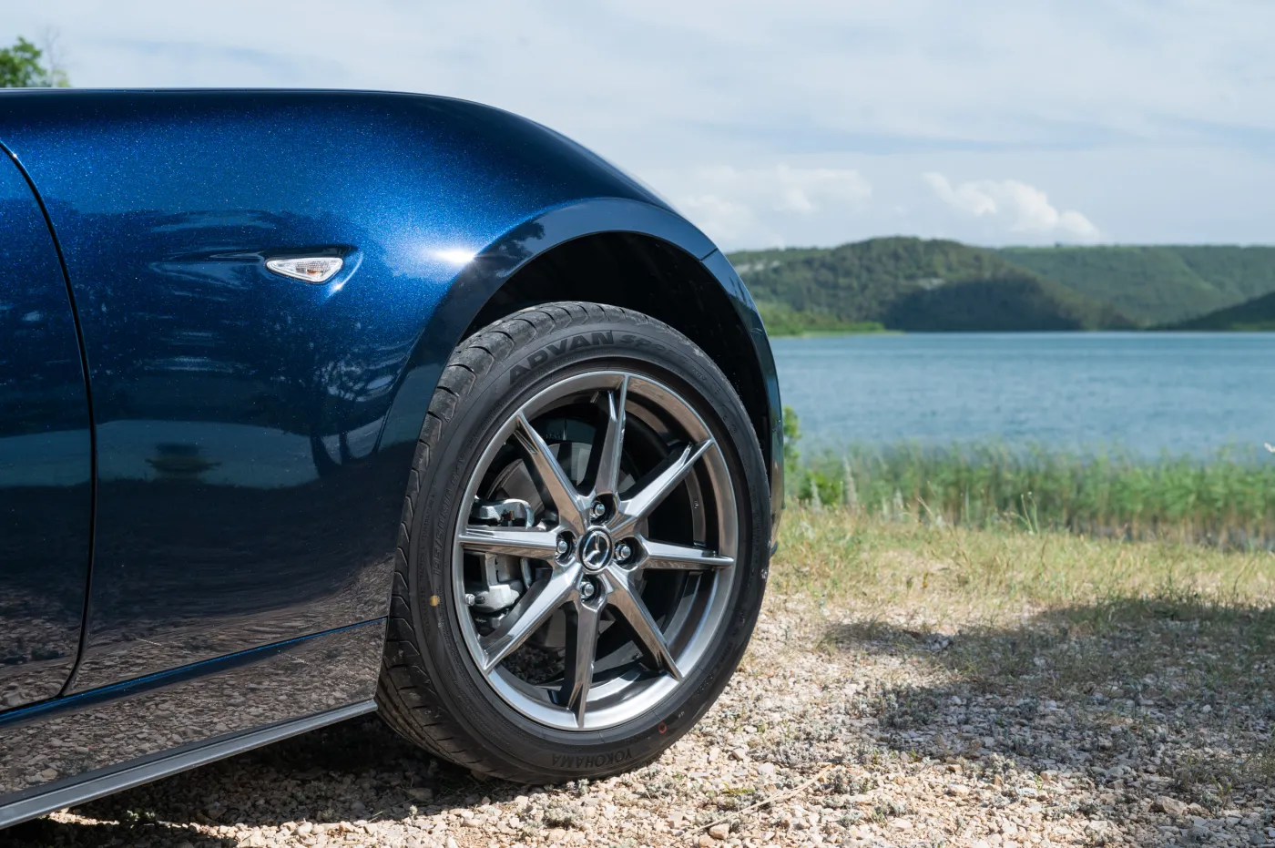 Mazda ratuje roadstera. Najnowsza odsłona MX-5 nadal ma "to coś"