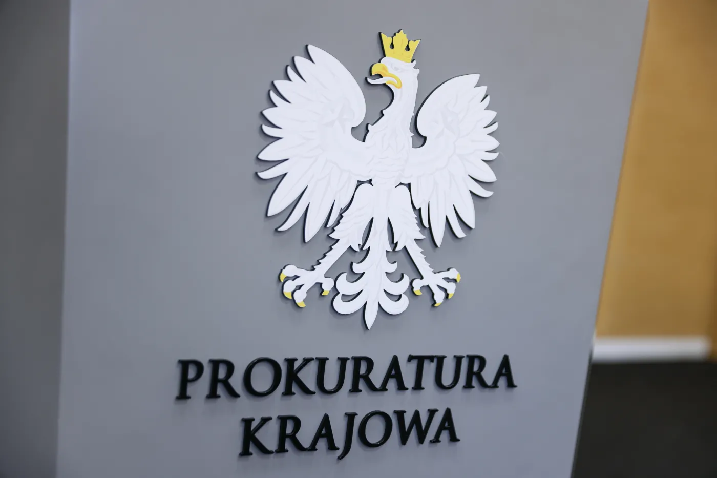 Tusk mówi o “rosyjskim patencie” PiS. Śledczy: Zabezpieczyliśmy ponad 100 milionów złotych