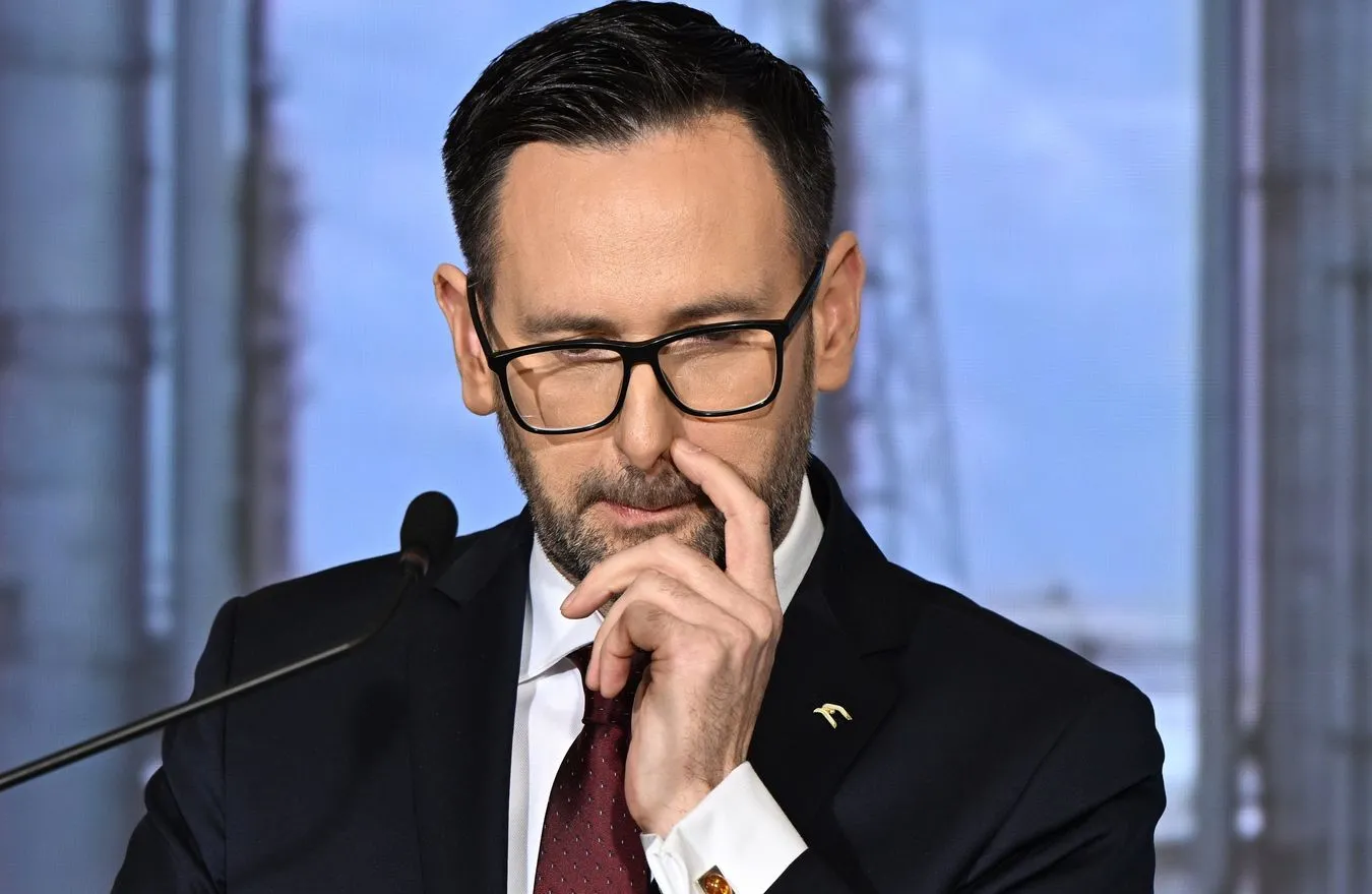 Wysłali polskiego konsula, żeby znalazł Obajtka. Próbuje wręczyć mu wezwanie