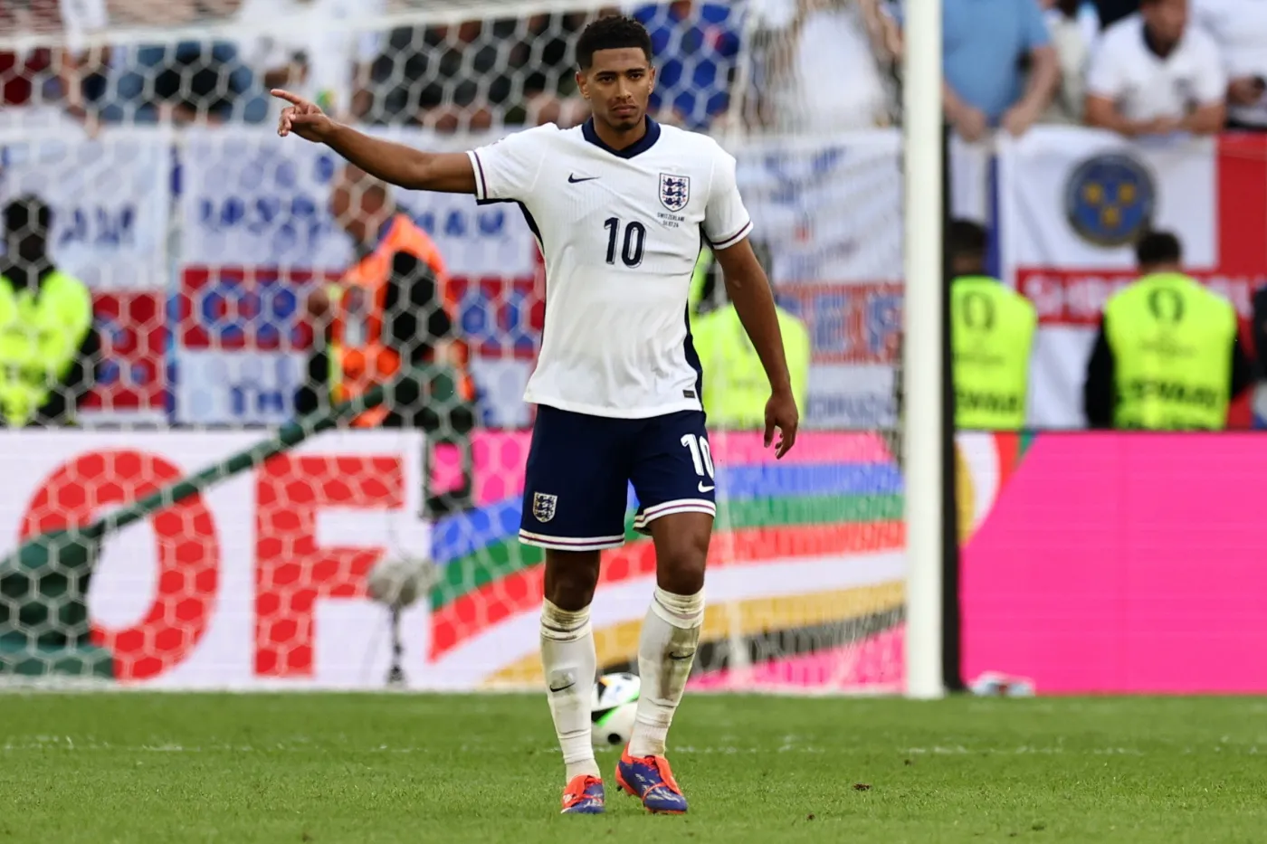 Euro 2024. Bellingham zarzucał mu ustawianie meczów. Teraz poprowadzi półfinał Anglia - Holandia