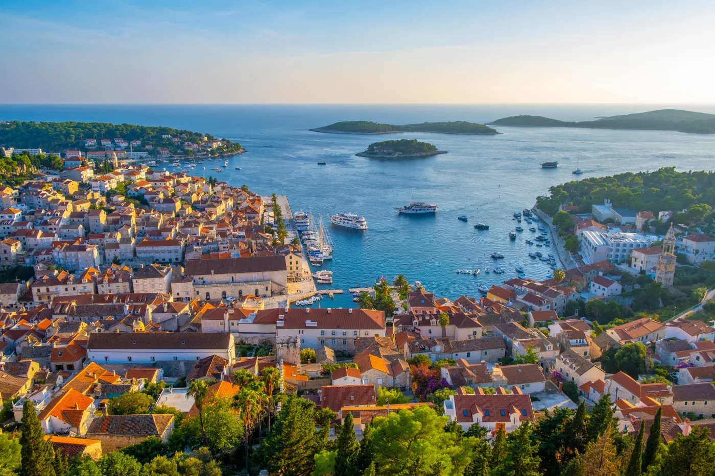 Plaże tej pięknej wyspy zmieniają się w szambo. Polacy jeżdżą tam masowo