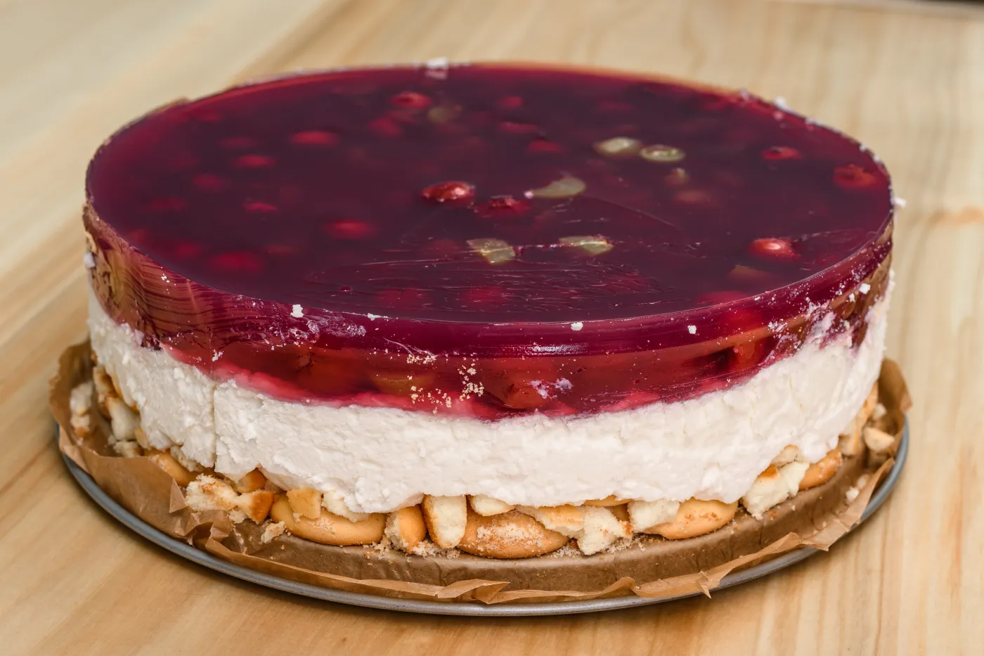 Layered,Cake,With,Fruit,Jelly,On,Top,And,Sponge,Cakes