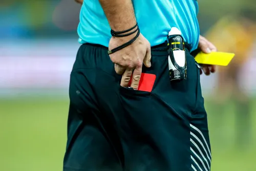 Polski sędzia piłkarski znęcał się nad konkubiną. "Bił, miażdżył, deptał, wyrywał, wykręcał"