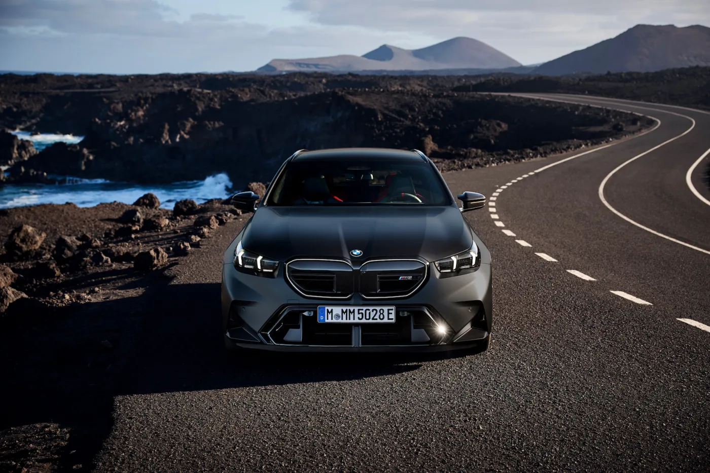 bmw-m5-touring-38268376.jpg