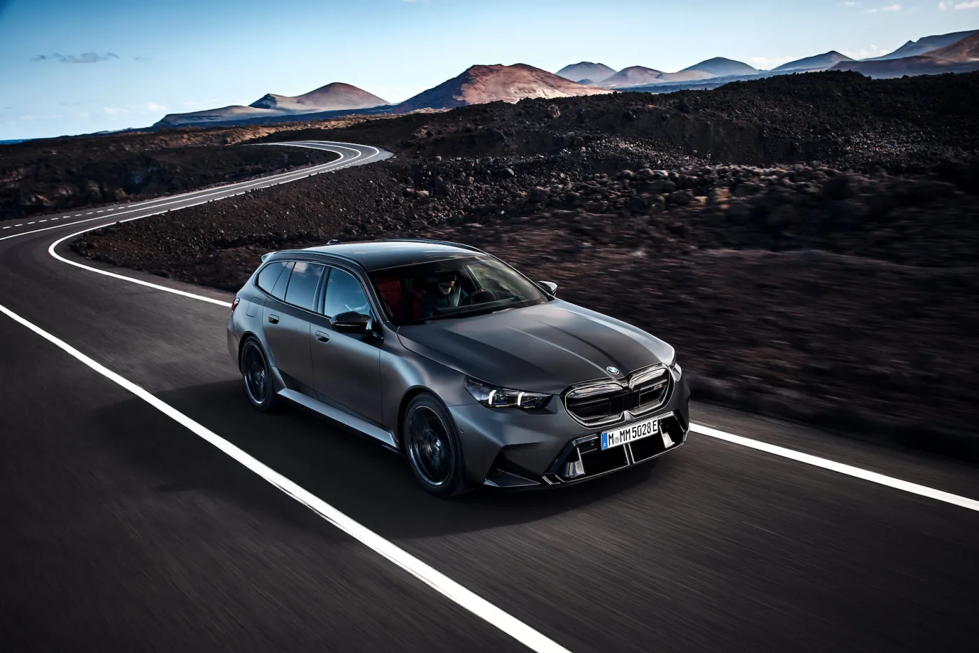 bmw-m5-touring-38268378.jpg