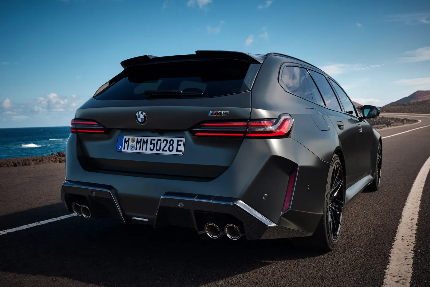 bmw-m5-touring-38268379.jpg