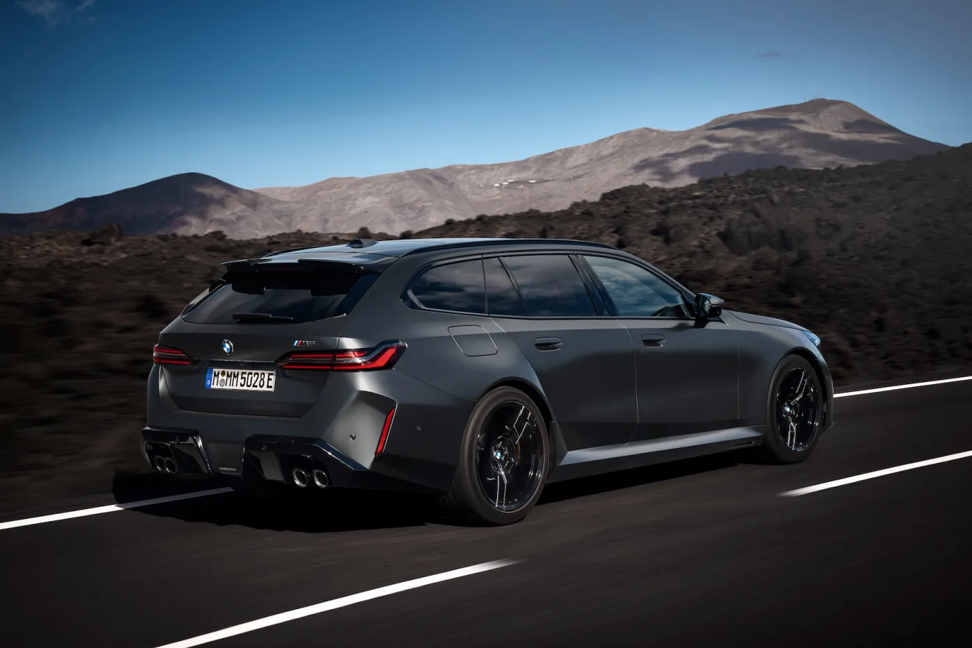 bmw-m5-touring-38268406.jpg