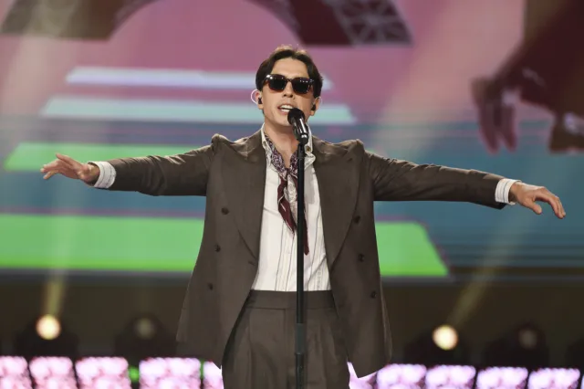 Dawid Kwiatkowski ostrzega swoich fanów. Podszywają się pod niego oszuści