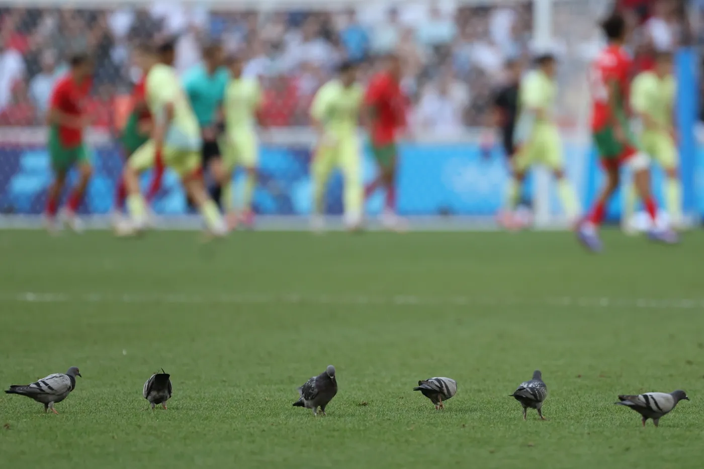 Paryż 2024. Piłkarz faulował sędziego. Arbiter musiał zejść z boiska