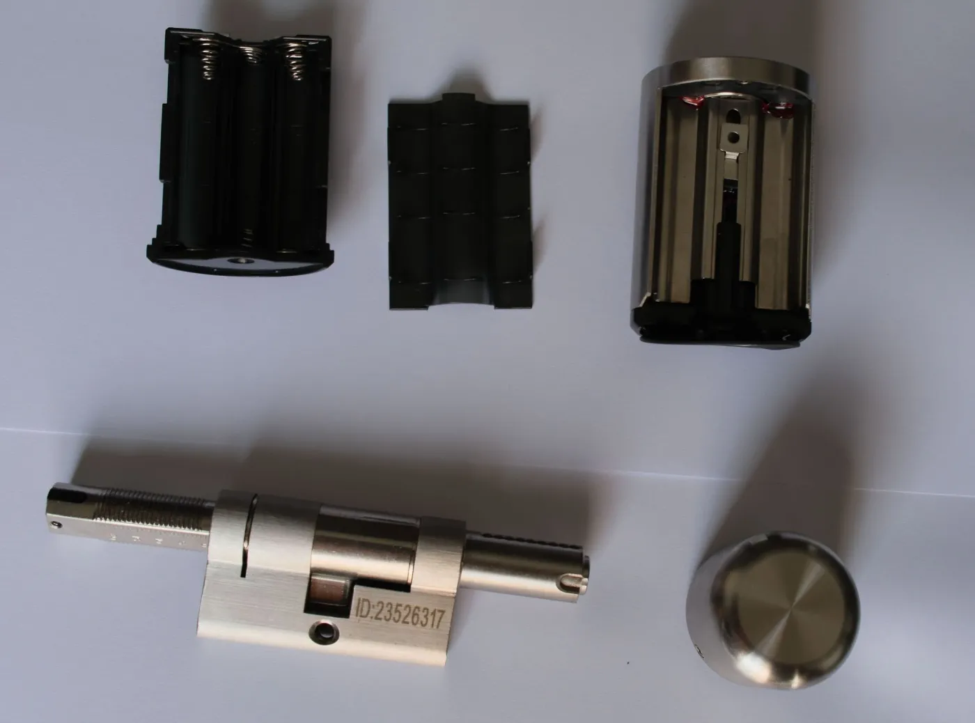 Zamek We Lock Touch 61 jak z filmów SF. Otworzysz go odciskiem palca albo telefonem