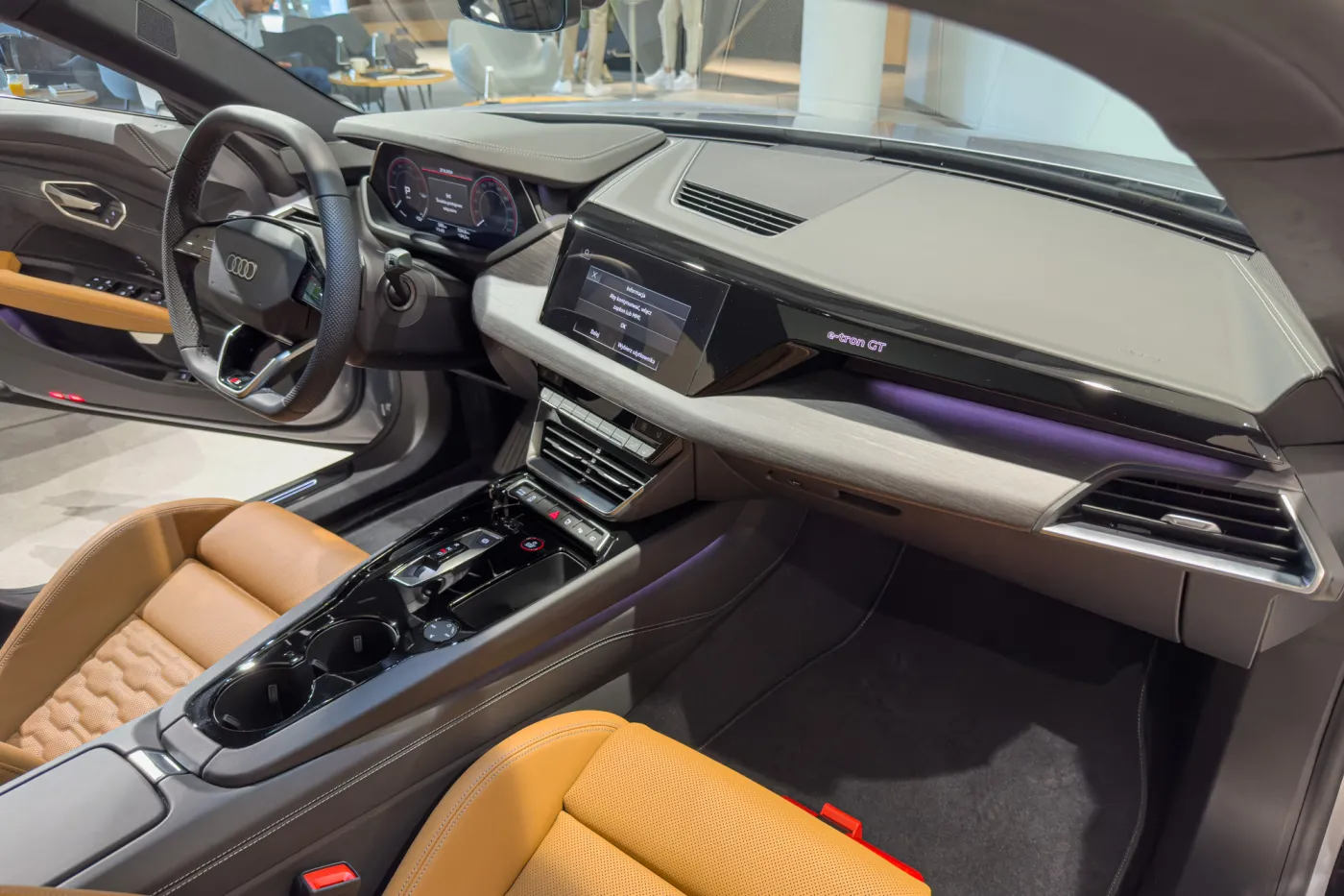 audi-s-etron-gt-38276955.jpg