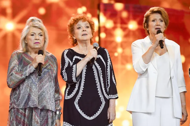 Wielki nieobecny na festiwalu w Sopocie. Żona Tadeusza Woźniaka wraz z artystami oddała mu hołd [FOTO]