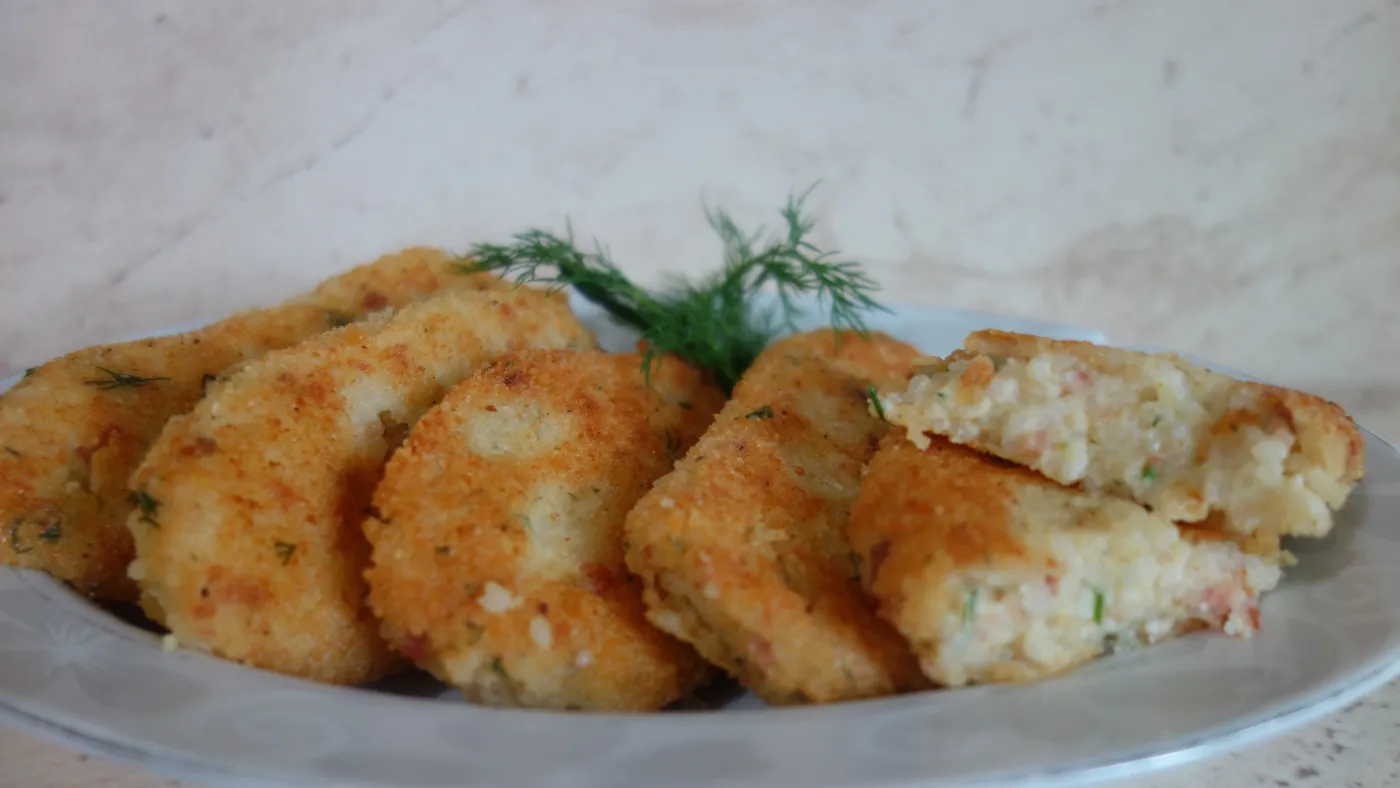 Kotlety ryżowe z pysznymi dodatkami. Oryginalny przepis Heni Foks