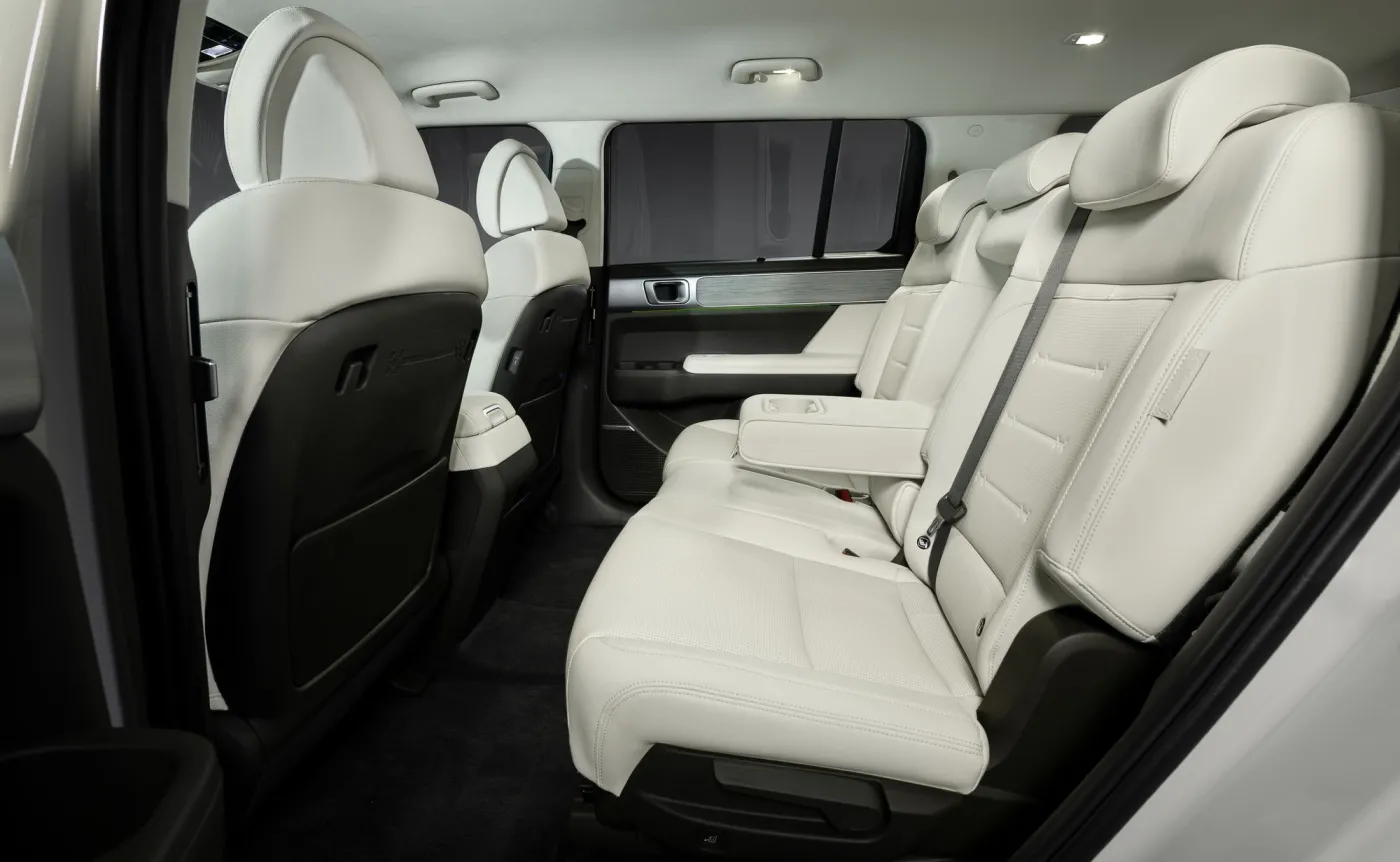 hyundai-santa-fe-38284372.jpg